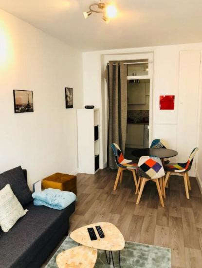 Ferienwohnung Aux Clefs Des Sacres - Jean De La Fontaine Reims Exterior foto